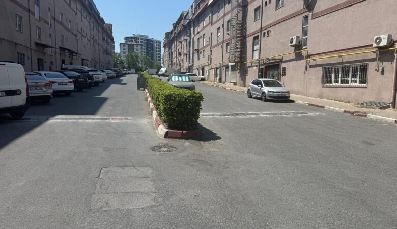 SİTEMİZİN YOL KASİSLERİNİN YENİLEME VE DÜZENLEME İŞLEMİ TAMAMLANMIŞTIR.SİTEMİZE VE SİTE ESNAFLARIMIZA HAYIRLI OLSUN…
